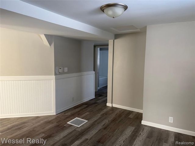 3173 Coin Street, Burton, MI 48519