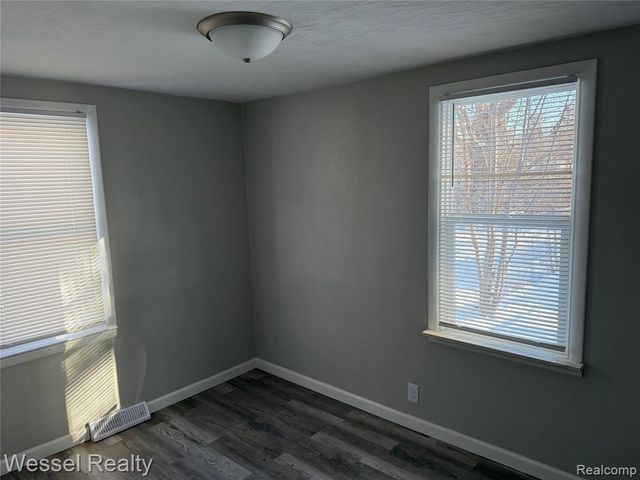 3173 Coin Street, Burton, MI 48519