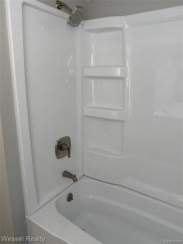 3173 Coin Street, Burton, MI 48519