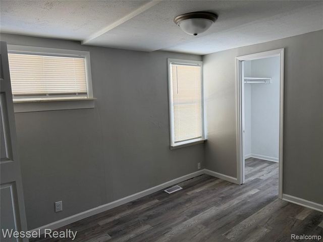 3173 Coin Street, Burton, MI 48519