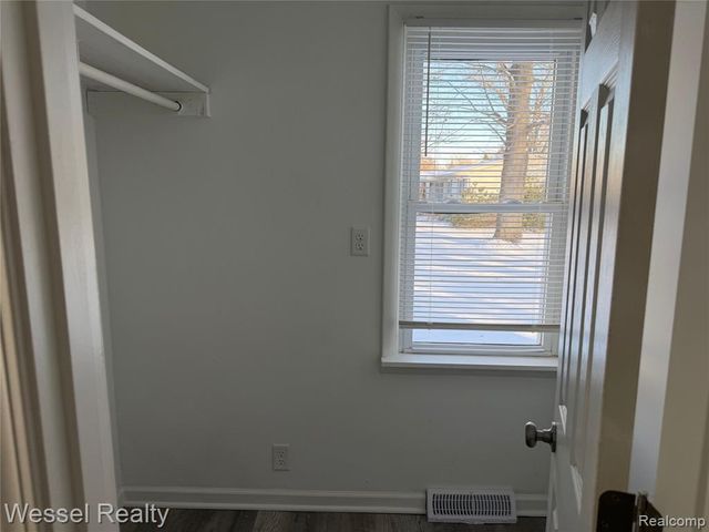 3173 Coin Street, Burton, MI 48519