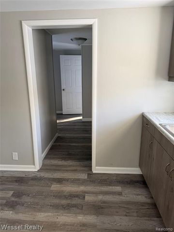 3173 Coin Street, Burton, MI 48519