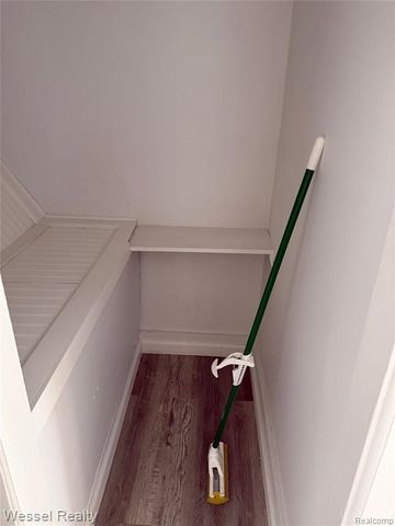 3173 Coin Street, Burton, MI 48519