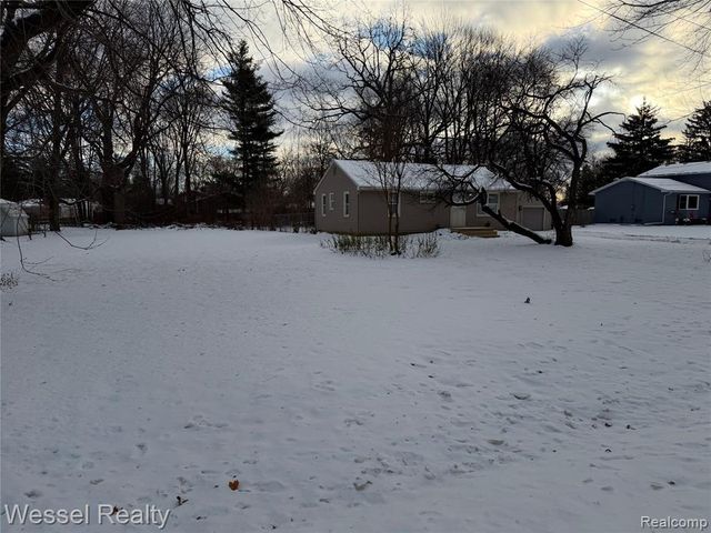 3173 Coin Street, Burton, MI 48519