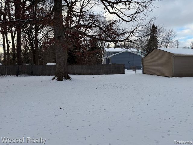 3173 Coin Street, Burton, MI 48519