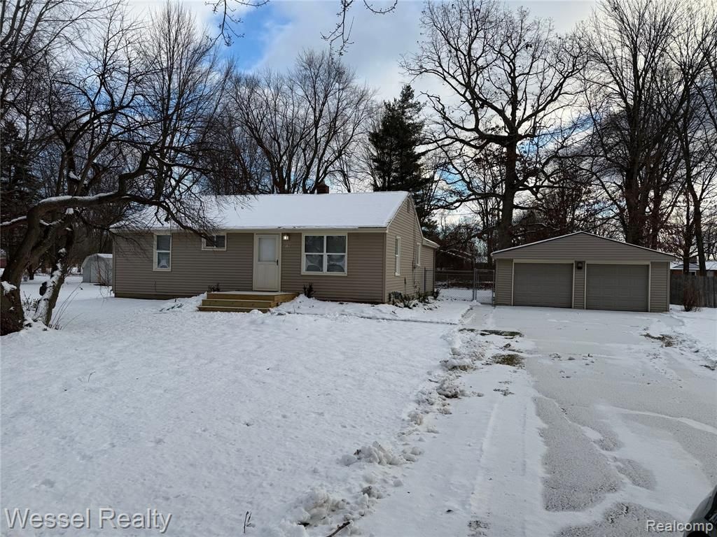3173 Coin Street, Burton, MI 48519