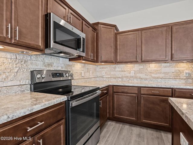 302 S Stingray Lane, Sneads Ferry, NC 28460