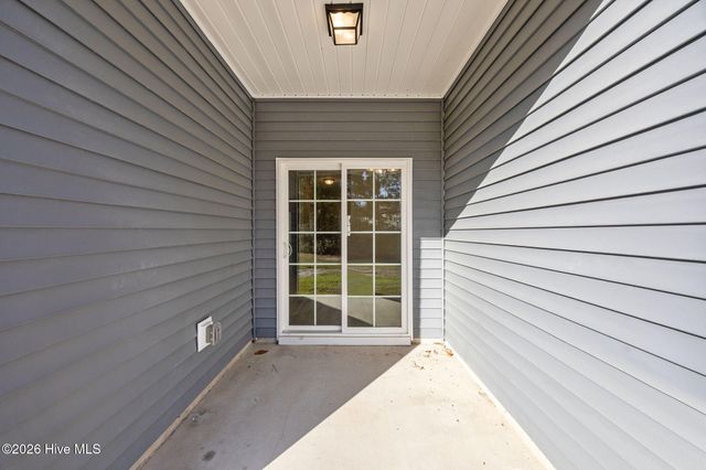 302 S Stingray Lane, Sneads Ferry, NC 28460