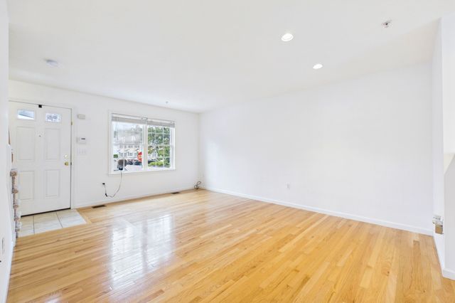 115 Boxberry Ln 115, Rockland, MA 02370