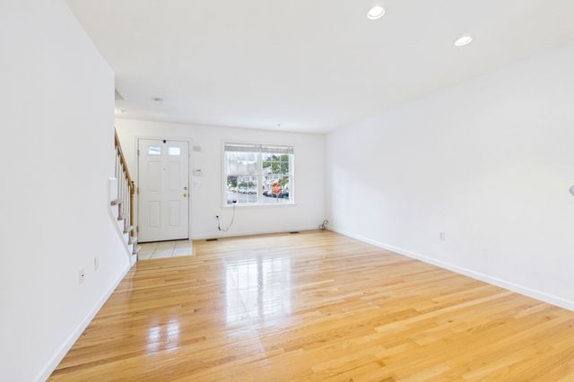 115 Boxberry Ln 115, Rockland, MA 02370