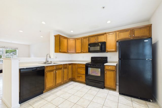 115 Boxberry Ln 115, Rockland, MA 02370