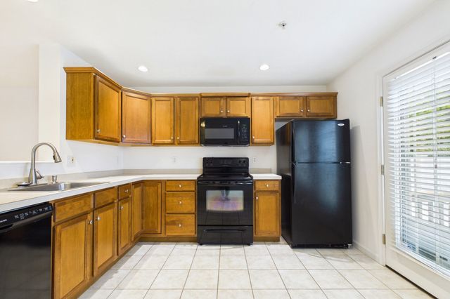 115 Boxberry Ln 115, Rockland, MA 02370