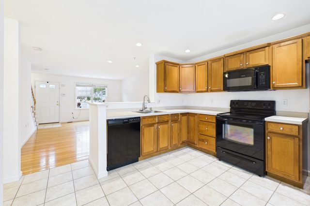 115 Boxberry Ln 115, Rockland, MA 02370