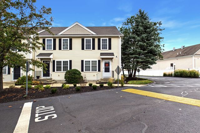 115 Boxberry Ln 115, Rockland, MA 02370