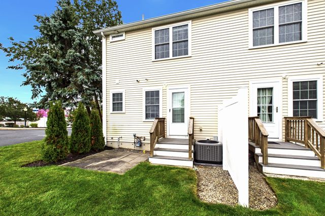 115 Boxberry Ln 115, Rockland, MA 02370
