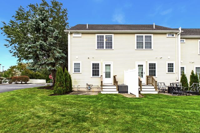 115 Boxberry Ln 115, Rockland, MA 02370