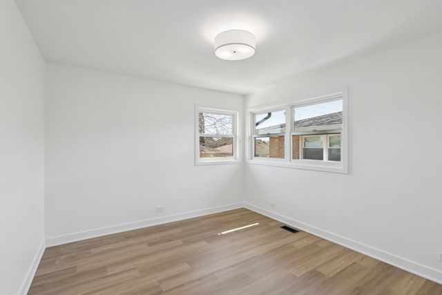 8135 W Rascher Avenue, Chicago, IL 60656