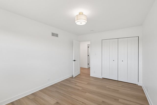 8135 W Rascher Avenue, Chicago, IL 60656