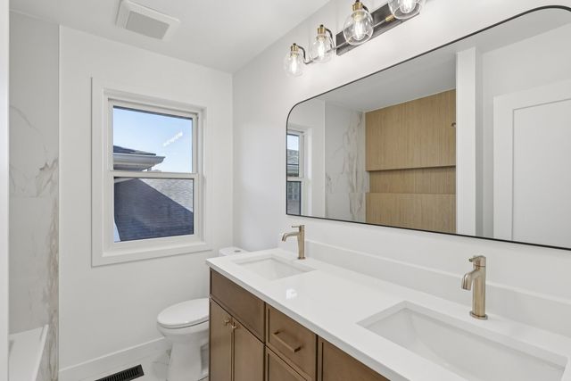 8135 W Rascher Avenue, Chicago, IL 60656