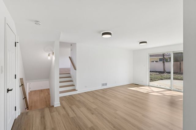 8135 W Rascher Avenue, Chicago, IL 60656