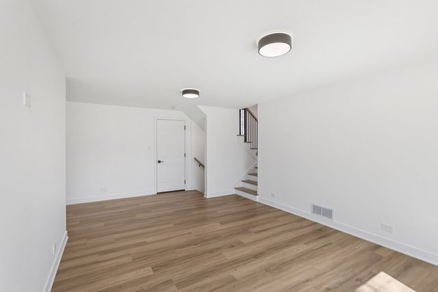 8135 W Rascher Avenue, Chicago, IL 60656