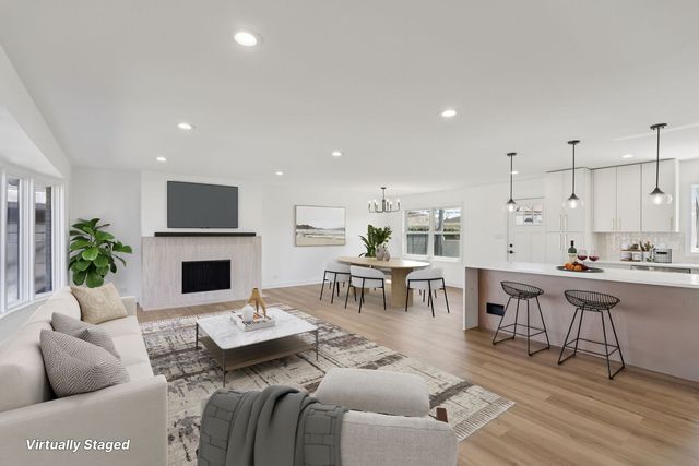 8135 W Rascher Avenue, Chicago, IL 60656