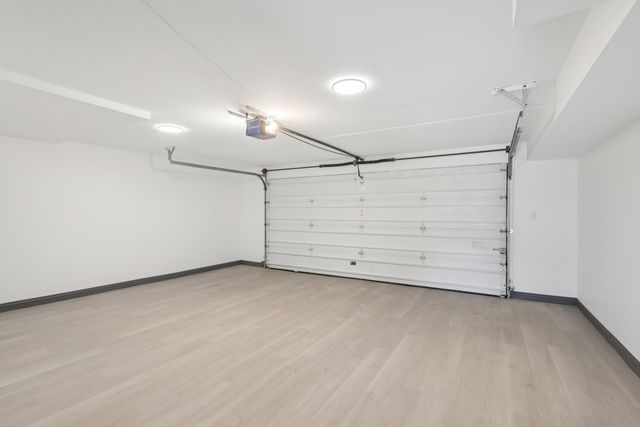 8135 W Rascher Avenue, Chicago, IL 60656