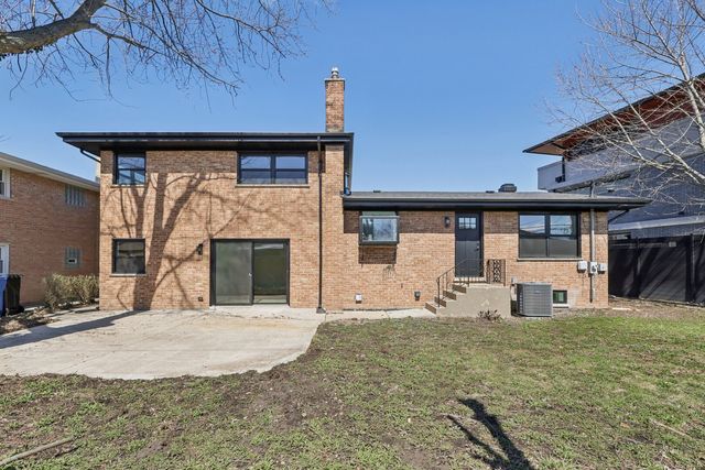 8135 W Rascher Avenue, Chicago, IL 60656