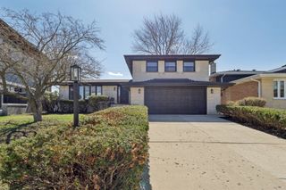 8135 W Rascher Avenue, Chicago, IL 60656