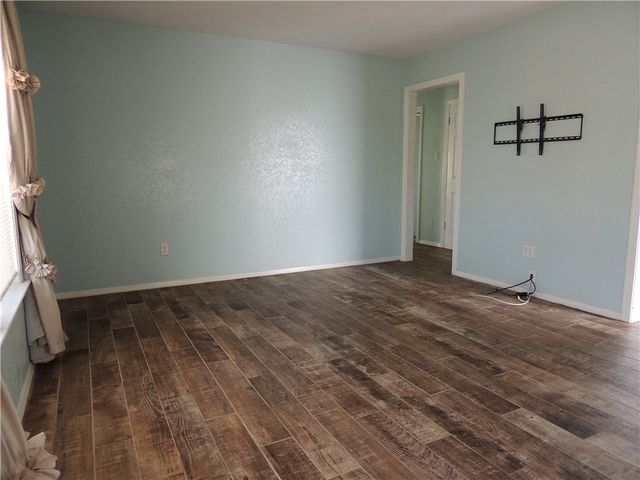 809 N Kossuth St, Rockport, TX 78382