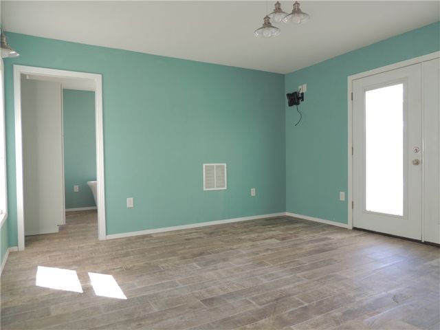 809 N Kossuth St, Rockport, TX 78382