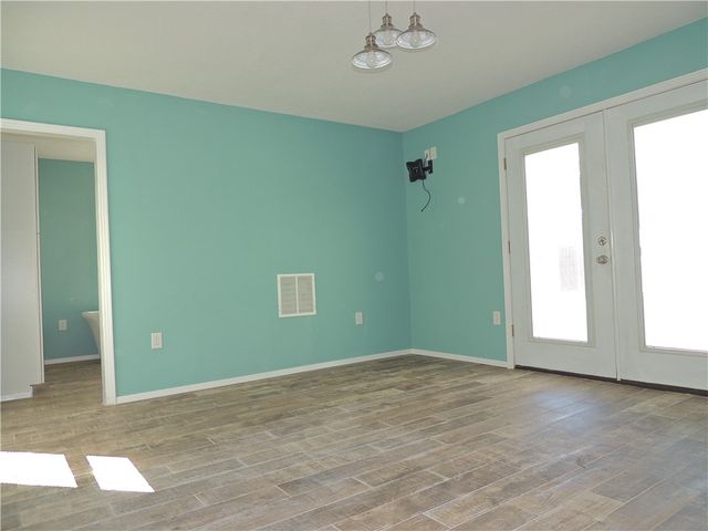 809 N Kossuth St, Rockport, TX 78382