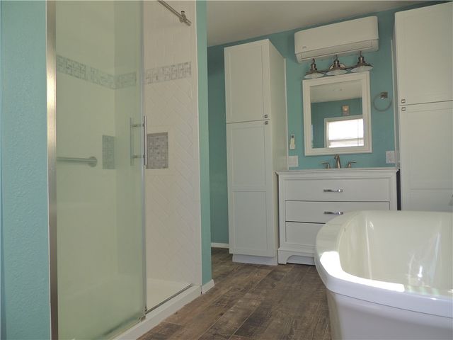 809 N Kossuth St, Rockport, TX 78382