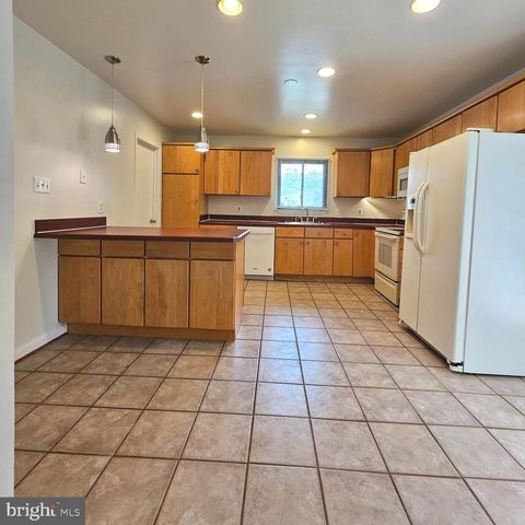 1108 ROCKINGHAM ST, Arlington, VA 22205