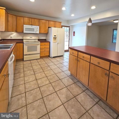 1108 ROCKINGHAM ST, Arlington, VA 22205