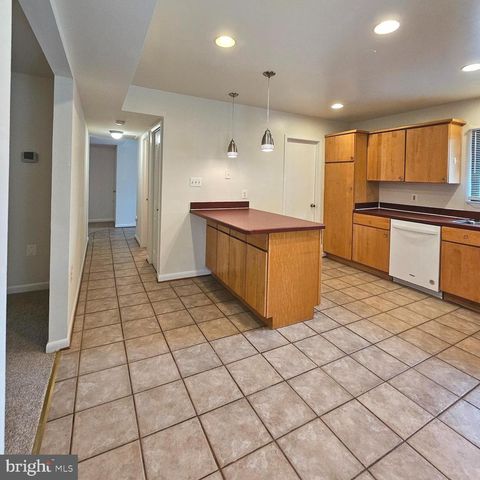 1108 ROCKINGHAM ST, Arlington, VA 22205