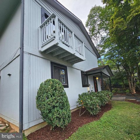 1108 ROCKINGHAM ST, Arlington, VA 22205