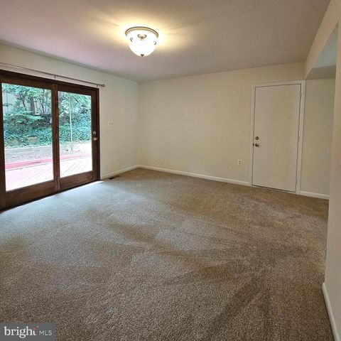 1108 ROCKINGHAM ST, Arlington, VA 22205