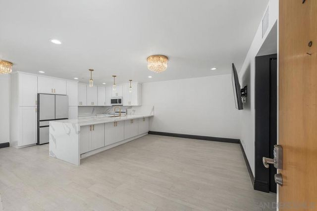 602 W Fir St 201, San Diego, CA 92101