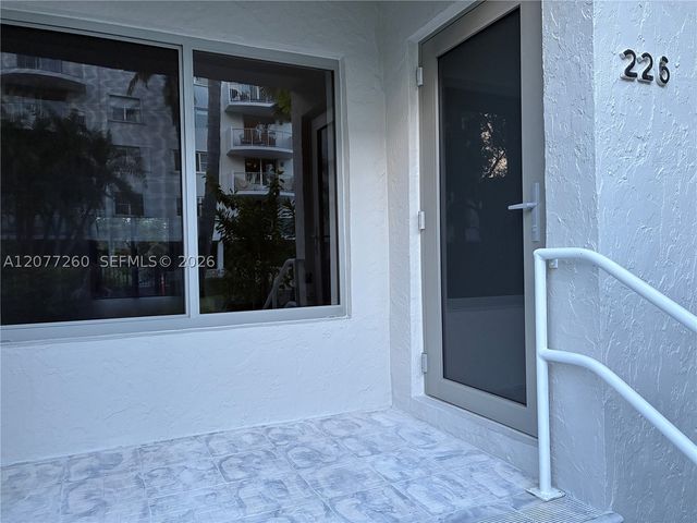 226 Sea View Dr 105, Key Biscayne, FL 33149