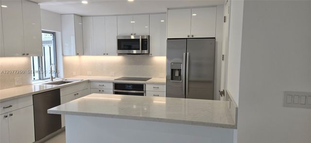 226 Sea View Dr 105, Key Biscayne, FL 33149