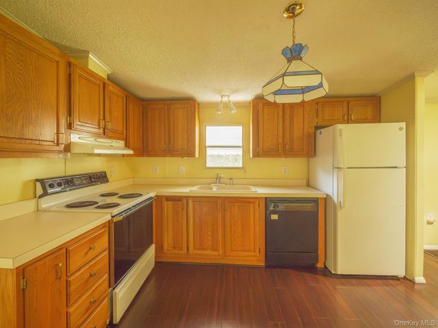 17 Partridge Lane, Pleasant Valley, NY 12569