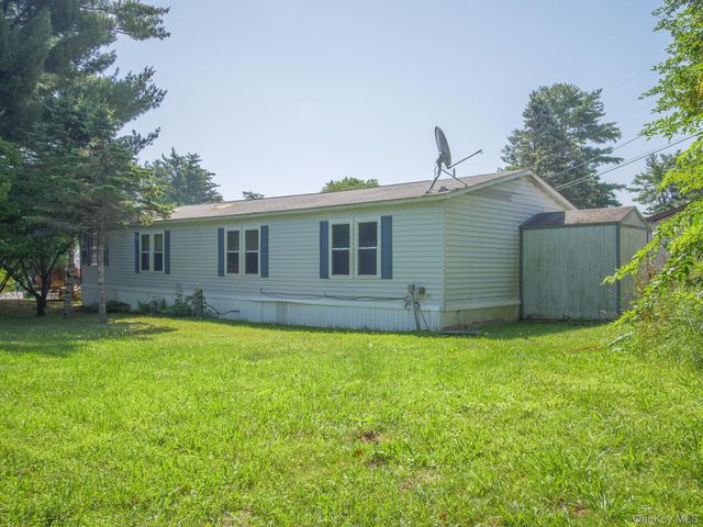 17 Partridge Lane, Pleasant Valley, NY 12569