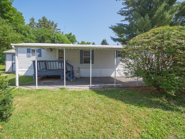 17 Partridge Lane, Pleasant Valley, NY 12569