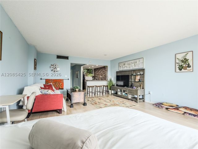 12500 NE 15th Ave 312, North Miami, FL 33161