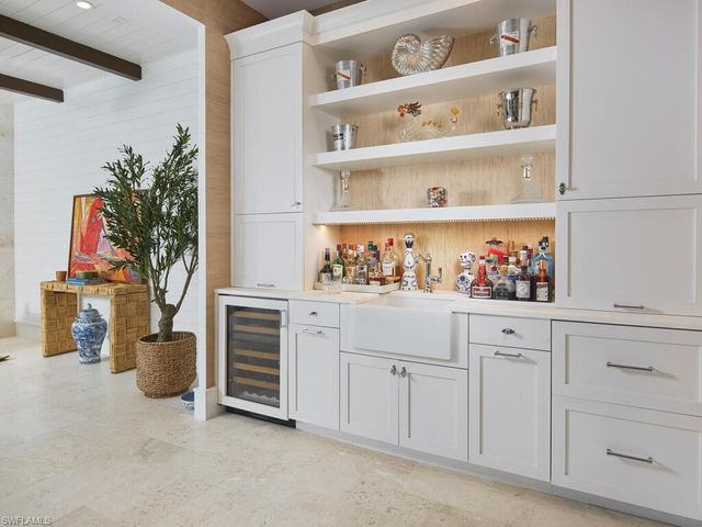 909 10th AVE S, Naples, FL 34102