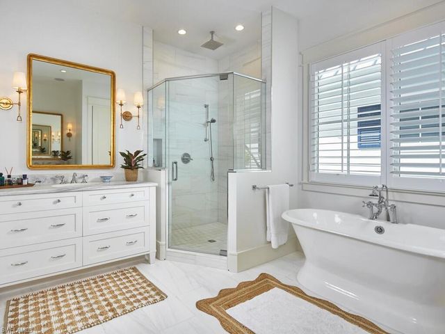 909 10th AVE S, Naples, FL 34102