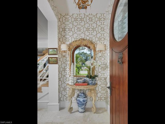 909 10th AVE S, Naples, FL 34102