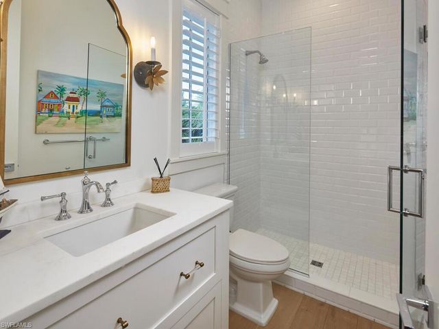 909 10th AVE S, Naples, FL 34102
