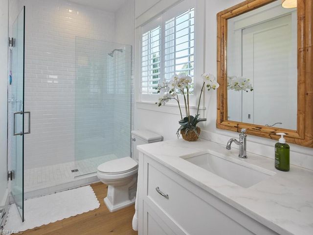 909 10th AVE S, Naples, FL 34102